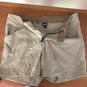 Patagonia shorts - kaki color size 6
